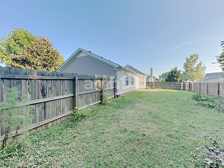 Building Photo - 2106 Bimelech Ln