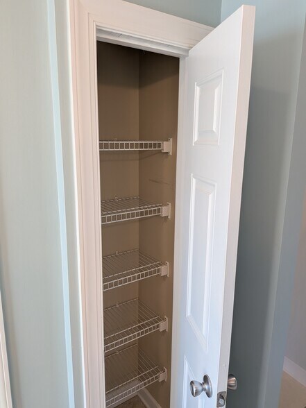 Building Photo - 927 Kensington Park Rd