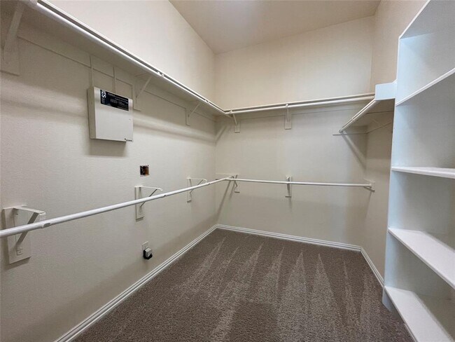 Building Photo - 709 N Emory Cove