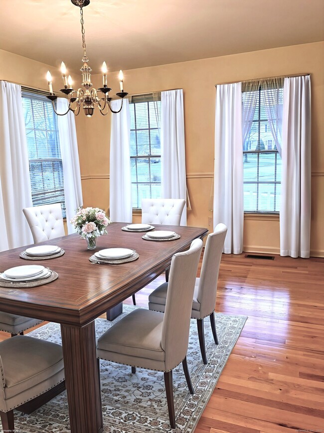 Building Photo - 5 Howes Ct