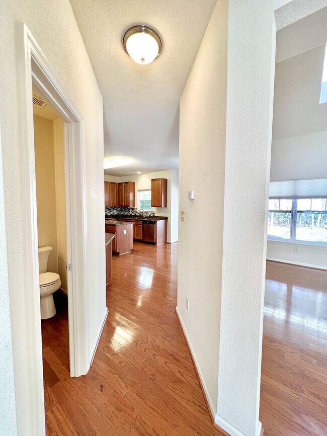 Building Photo - 109 Zebulon Ct