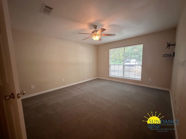 Building Photo - Gorgeous 3-Bedroom Home in Tranquil Navarre Neighborhood!