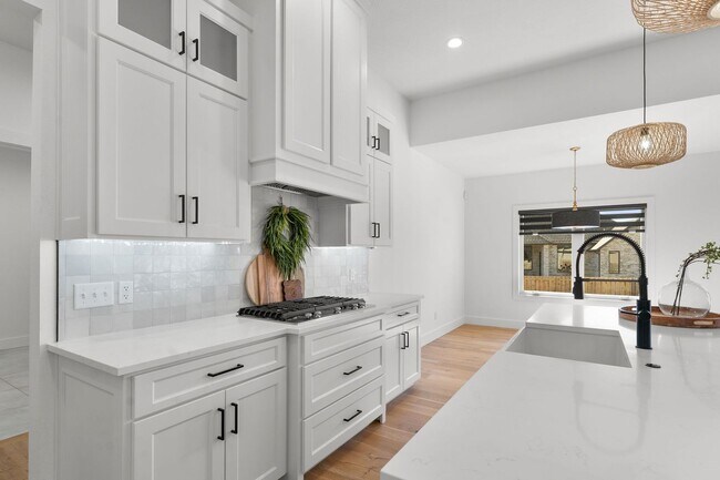 Building Photo - Gorgeous Rental in Wild House East Springfield