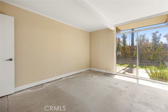 Building Photo - 840 E Palmdale Ave