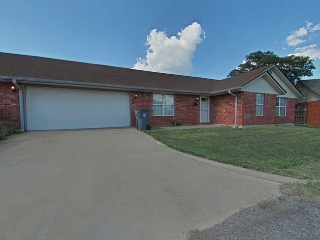 Primary Photo - 6837 NW Willow Springs Dr