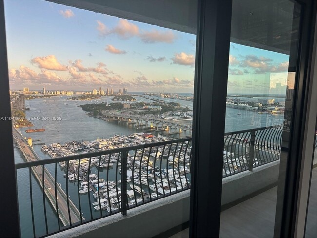 Building Photo - 555 NE 15th St