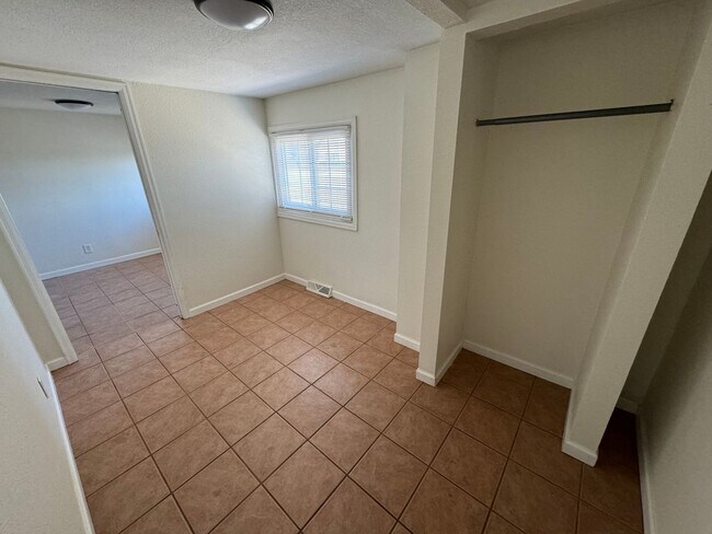 Building Photo - Charming 2 bedroom House