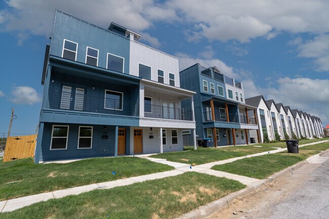 Building Photo - 3144 Wayside Ave