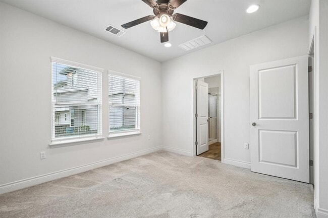 Building Photo - 10213 Forest Grove Dr