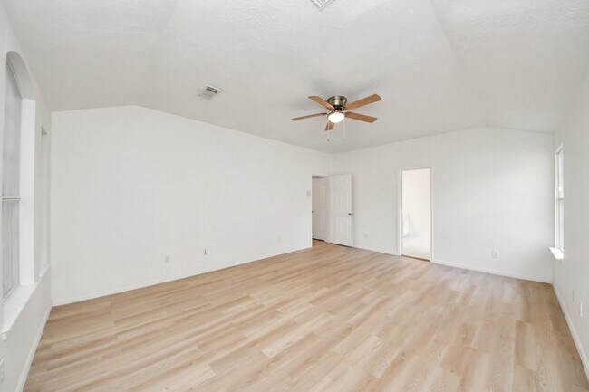 Building Photo - 3046 Texas Oak Dr
