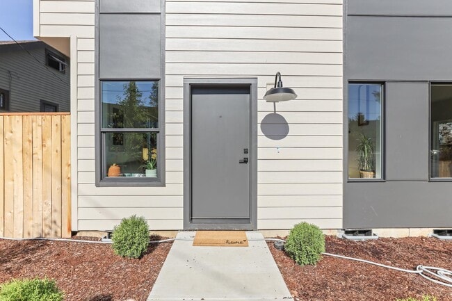 Building Photo - 787 NE Bryant St