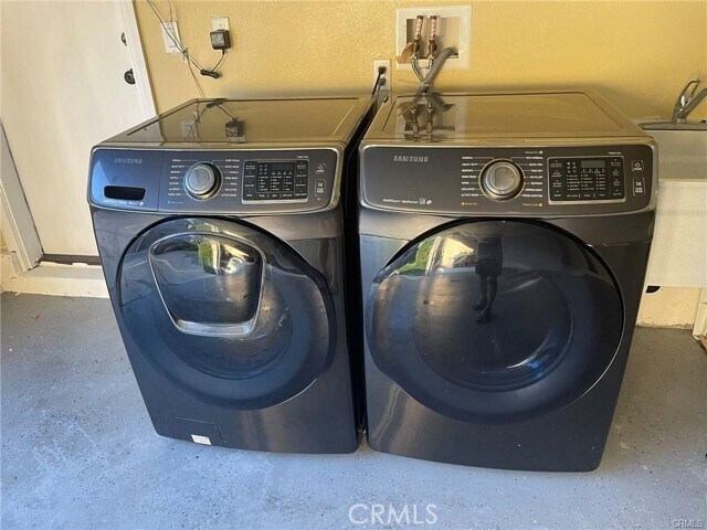 Building Photo - 18 Sonata St