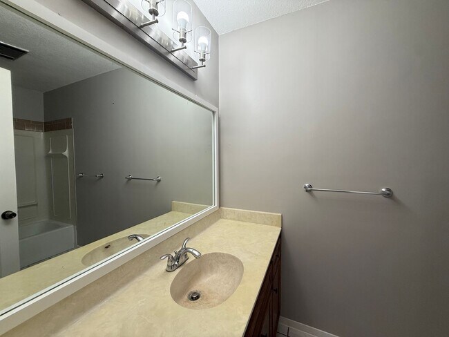 Building Photo - 7001 Winedale Dr