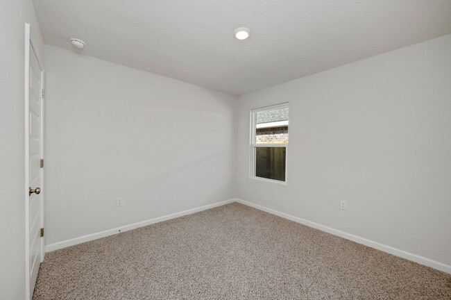 Building Photo - Home in Redstone Commons