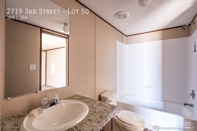 Building Photo - 2719 3rd St