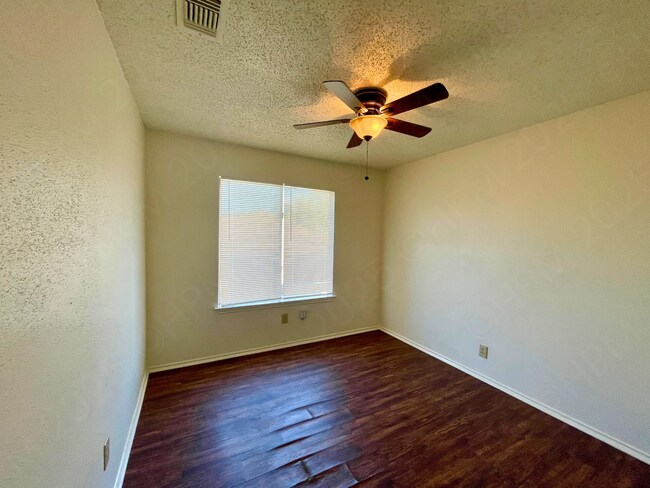 Building Photo - Move-In Special. ½ off the first full month's rent with a 12-month lease.