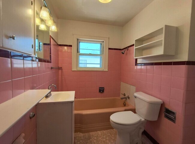 Building Photo - CUTE 2 bedroom, 1 bath home AVAILABLE NOW!