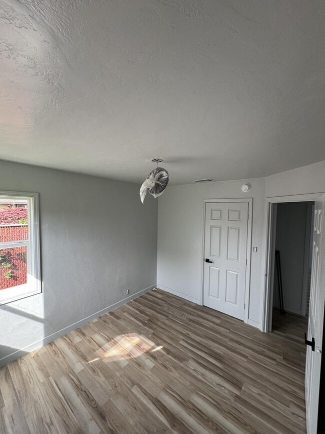 Building Photo - 1854 De Ovan Ave