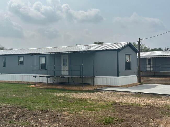 Building Photo - 934 N Lake Ave