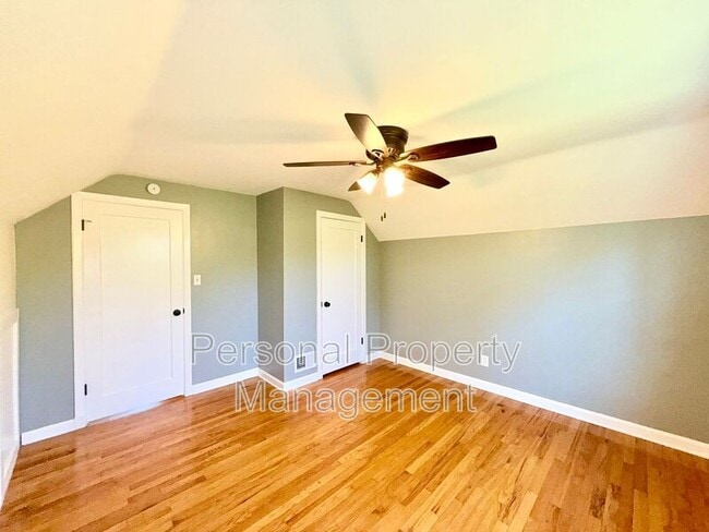 Building Photo - 4313 NE Valley View Ln