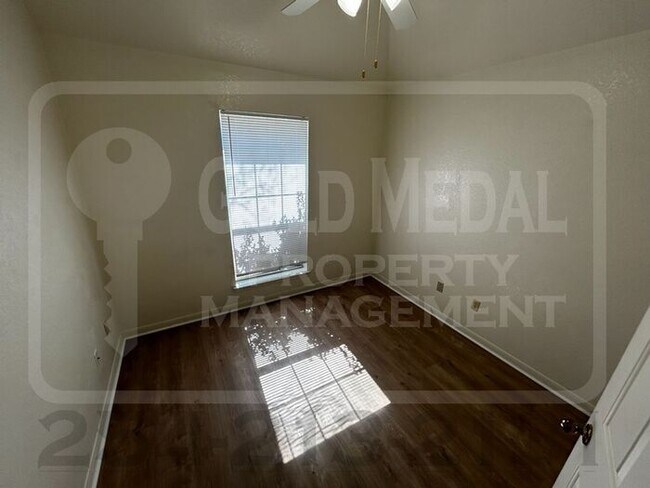 Building Photo - 1805 Diana Ln