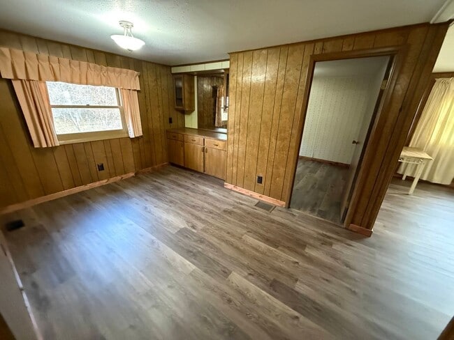Building Photo - 4 Bed 2 Bath Home with 2 Car Garage, Large Private Fenced Yard. Lander, WY