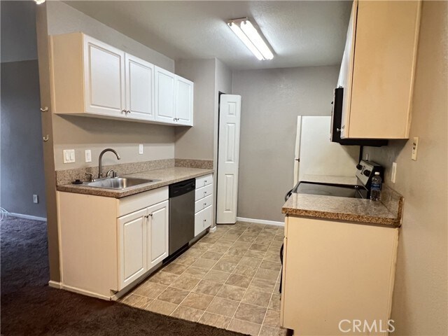 Building Photo - 1265 Kendall Dr