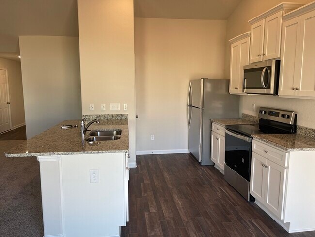 Building Photo - beautiful home with 3 bedrooms