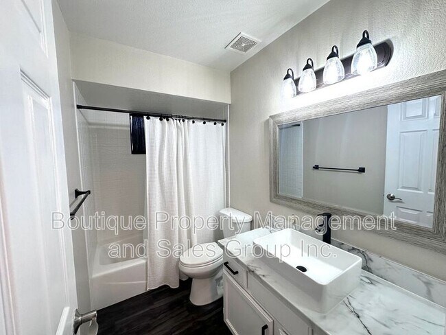 Building Photo - 2371 San Juan Dr