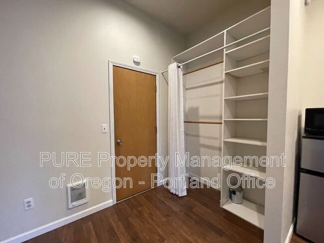 Building Photo - 5816 SW Huddleson St