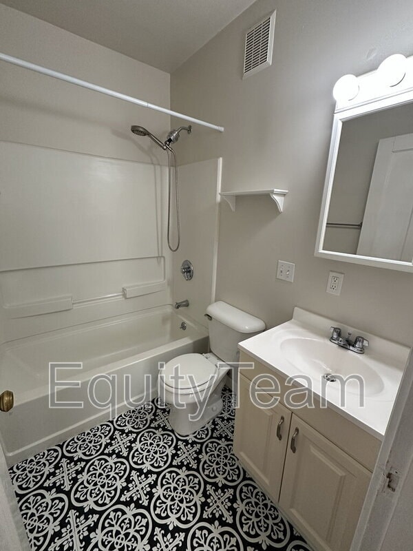 Building Photo - 3905 Isabella Ave