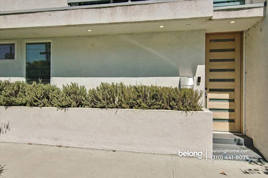 Building Photo - 5424 Camellia Ave