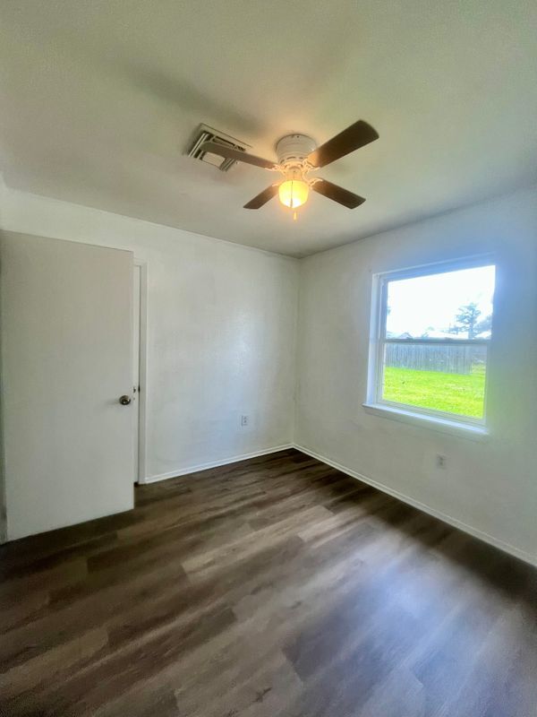 Building Photo - 240 Azalea Dr