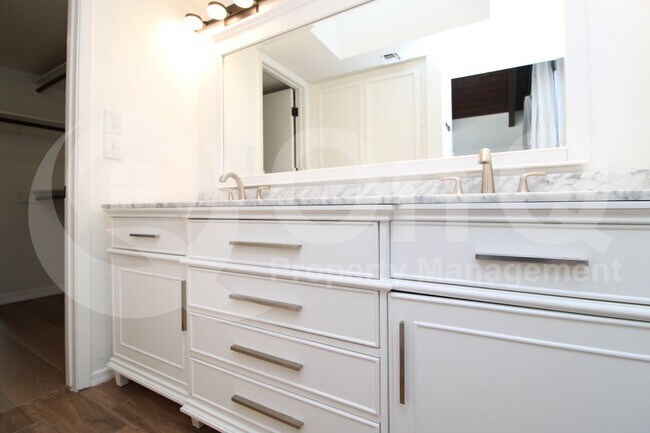 Building Photo - 7702 N Dreamy Draw Dr