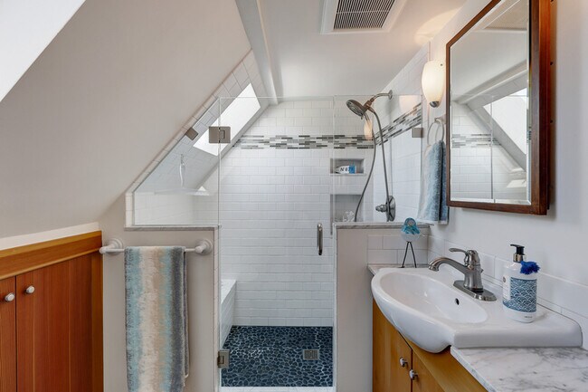 Building Photo - 3110 Portage Bay Pl E