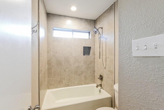 Building Photo - 11818 Oakcroft Dr