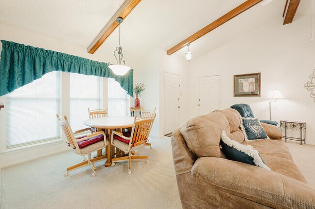 Building Photo - 6424 Amber Dr