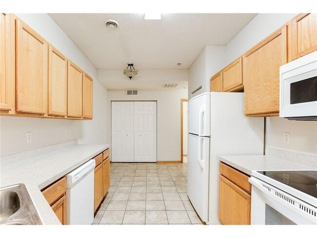 Building Photo - 5040 Holly Ln N