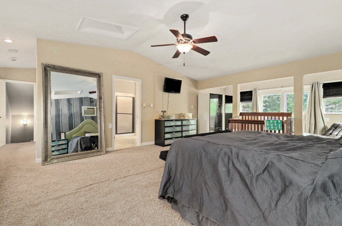 Master Suite - 511 Krause Ave