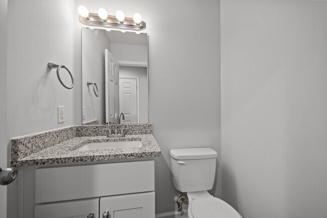 Building Photo - Spacious 3 Bedroom Home, LVP Floors, Updated Kitchen, New Cabinets, Granite, SS Appliances, Pet F...