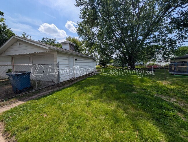 Building Photo - Beautifully Updated Amherst Rental with Large Living Spaces