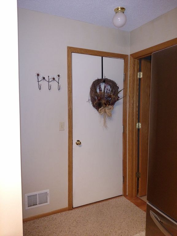 Building Photo - 1708 Pebble Ter