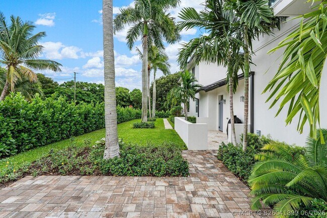 Building Photo - 217 Gulfstream Blvd