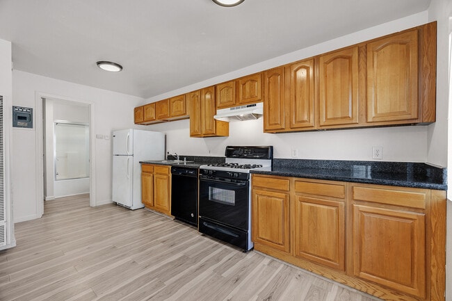 Building Photo - 4067 Vineyard Ave