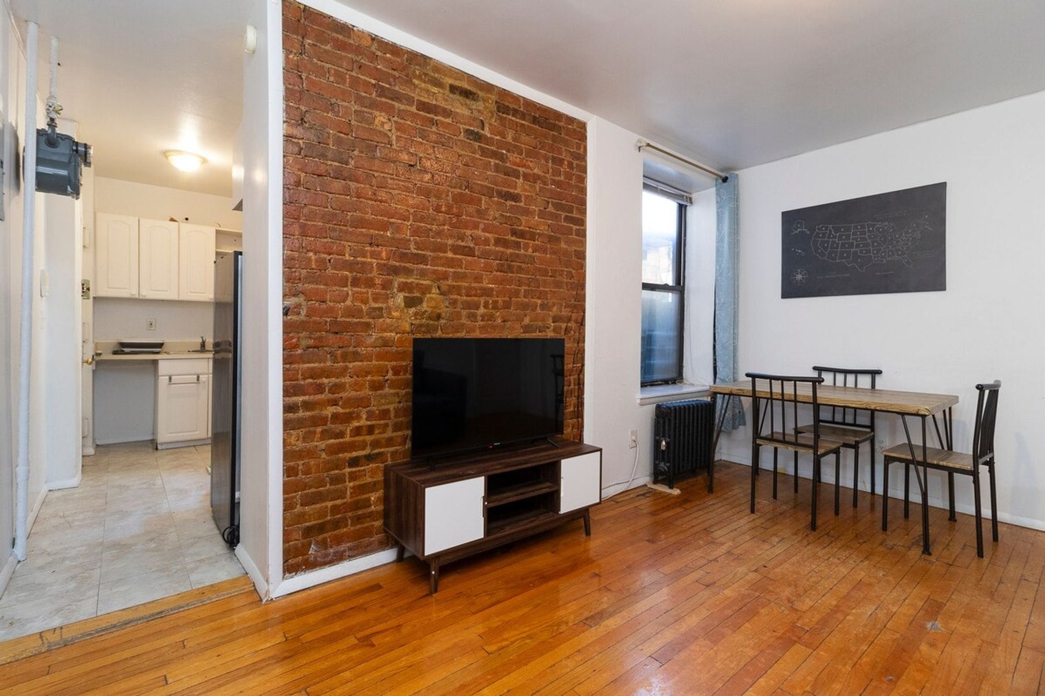 Building Photo - 335 E 94th St