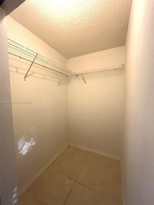 Building Photo - 14012 SW 93rd Ln