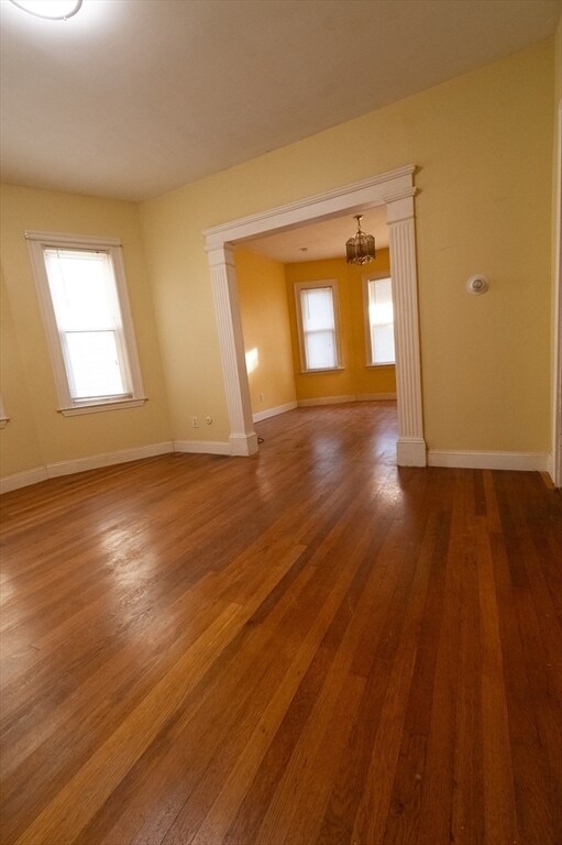 Building Photo - 46 Wainwright St