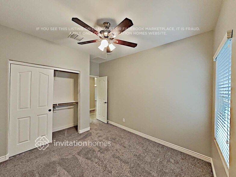 Building Photo - 2653 E Gillcrest Rd
