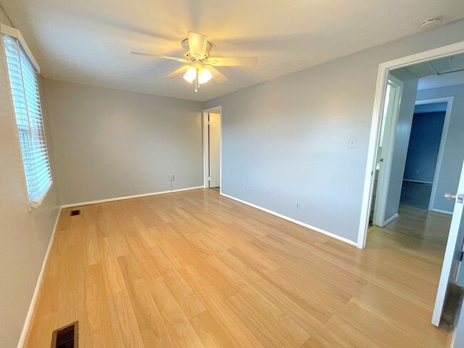 Building Photo - Newly Renovated 3 Bed 2.5 Bath Townhome With A Fenced Yard In Bannerwood Community