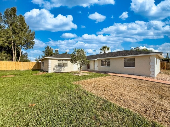 Building Photo - 9370 Hi Dr